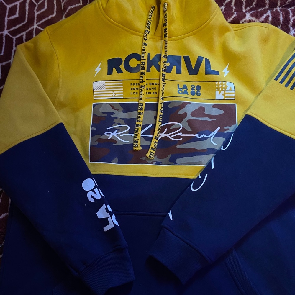 ROCK REVIVAL SWEATER/ LARGE/45$